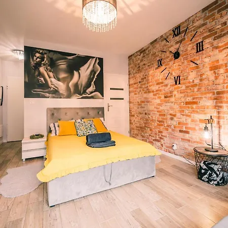 Silver Box Apartment